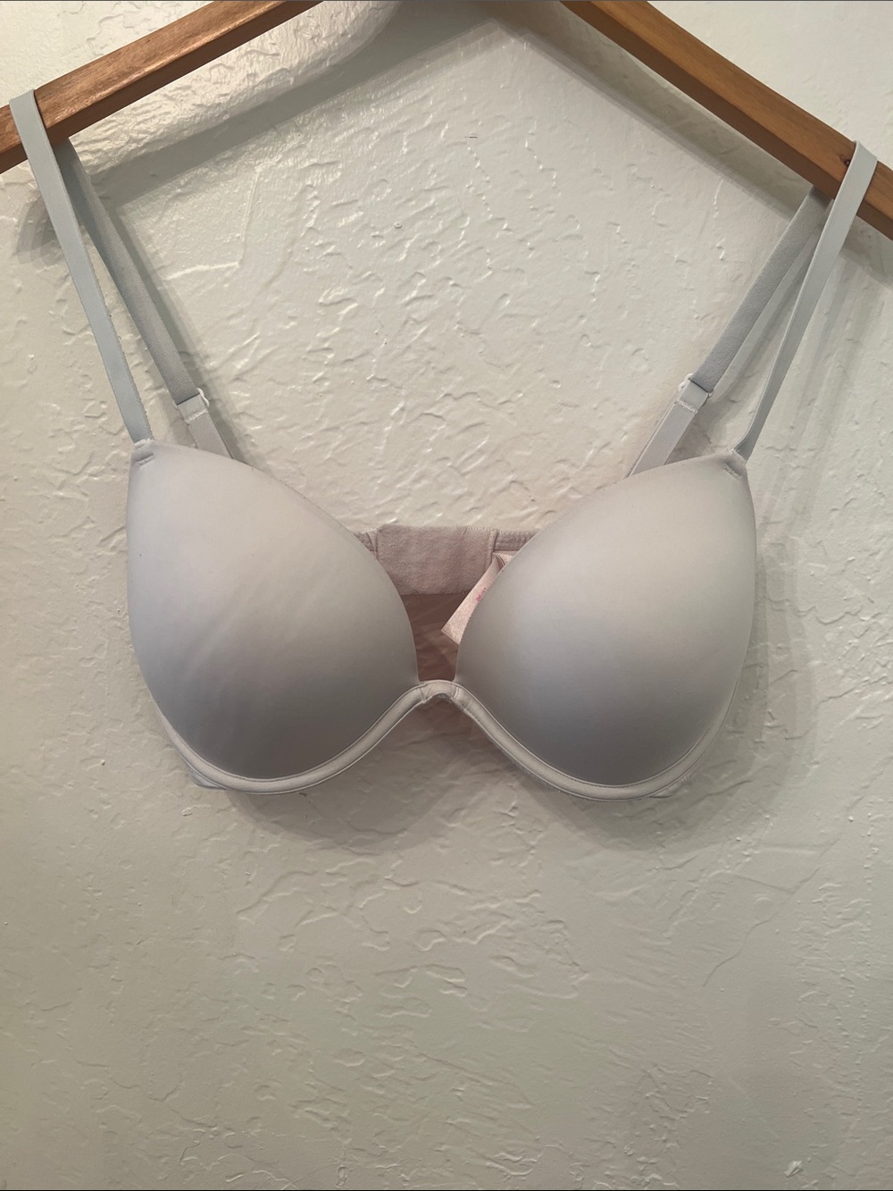PINK Victoria's Secret Everywhere super push up bra white Smooth T-Shirt Bra 34D